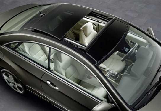 Gần 750.000 xe ô tô Mercedes dính lỗi có thể bay mất cửa sổ trời