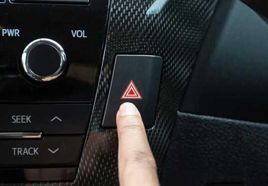 Tài xế Việt và việc lạm dụng đèn cảnh báo nguy hiểm