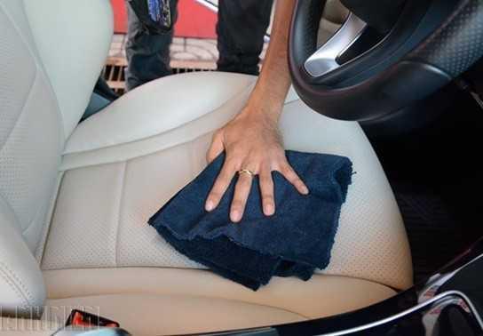 Các bước tẩy vết ố bẩn trên ghế da ô tô