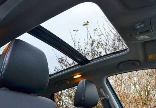 Phân biệt Sunroof và Moonroof