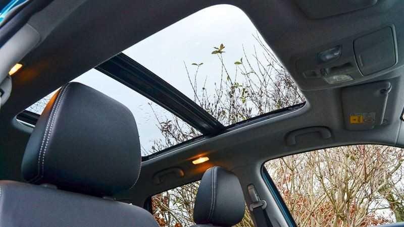 Phân biệt Sunroof và Moonroof