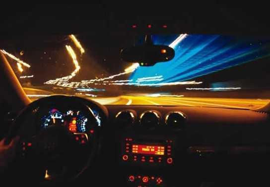Kinh nghiệm lái xe an toàn vào ban đêm