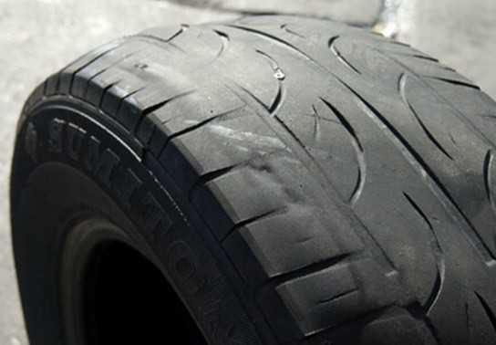 Nguy hiểm khi lốp xe mòn không đều