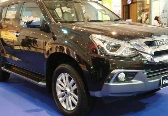 Isuzu Mu-X giảm giá kỷ lục, gần 300 triệu đồng