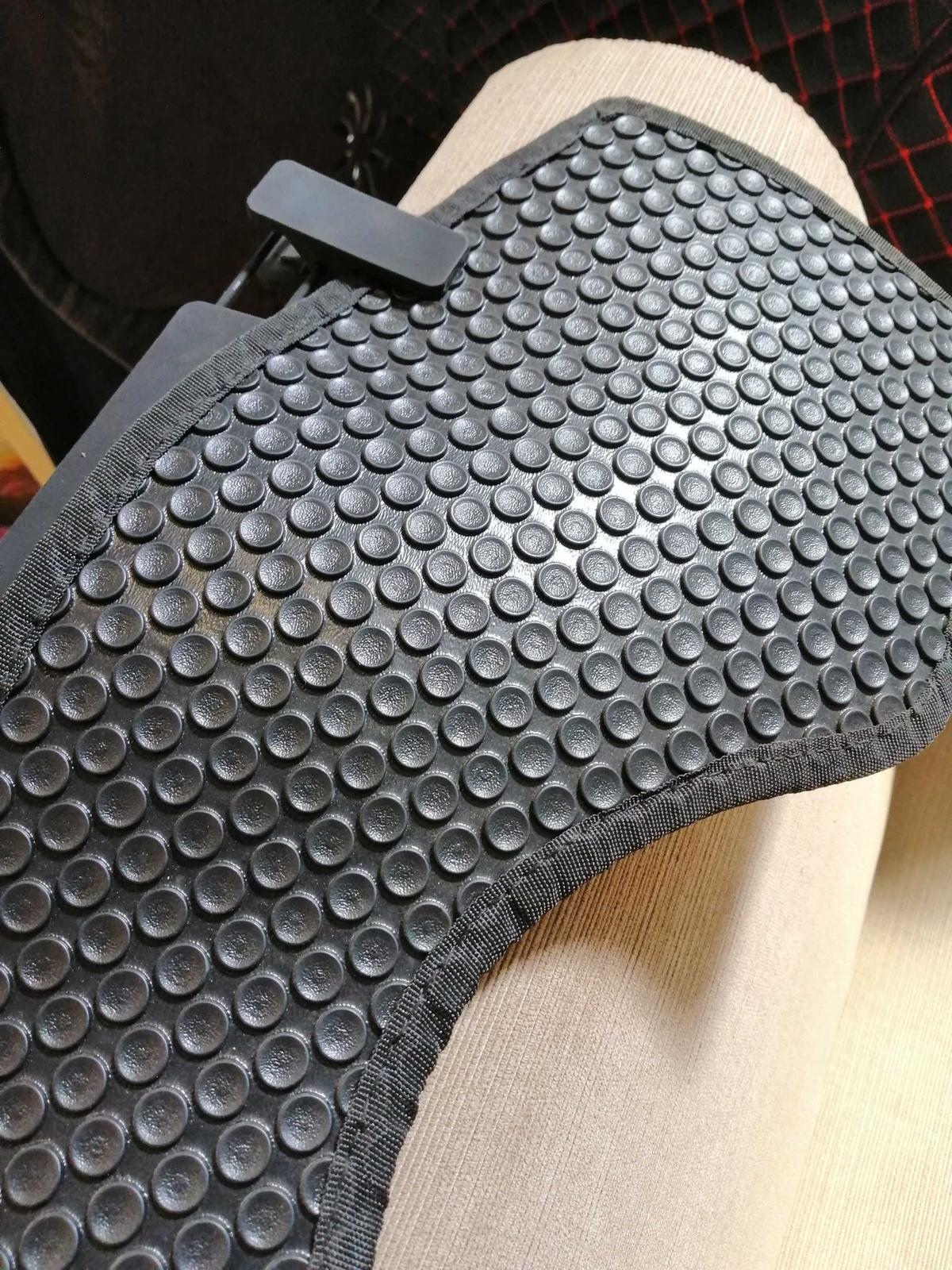 Thảm cao su ô tô nổi