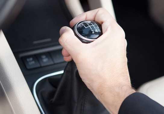 Từ bỏ 7 thói quen gây hại cho ô tô