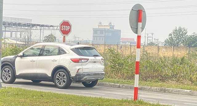 Ngoại thất xe Ford Escape 2020