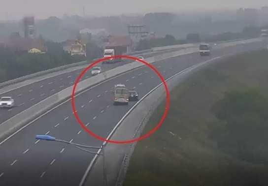 Xử phạt 17 triệu đồng, tước bằng 6 tháng tài xế xe bồn đi lùi trên cao