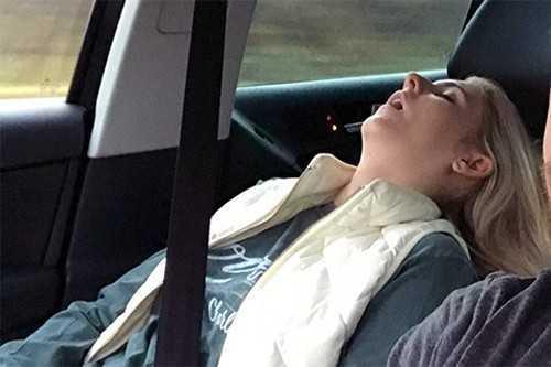 Ngủ bên cạnh tài xế