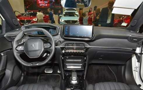 nội thất xe Peugeot 2008