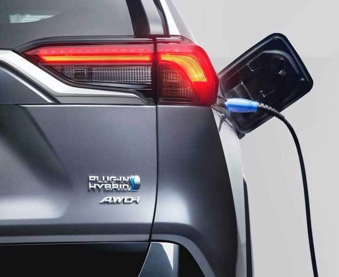 chỗ đổ xăng Toyota RAV4 2021