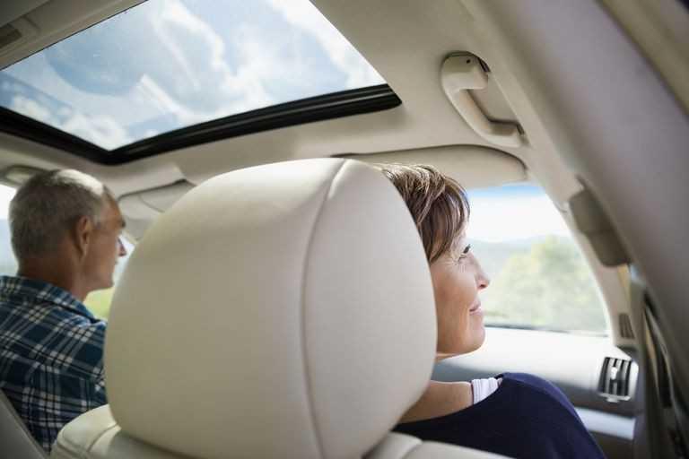 Sự khác nhau giữa Sunroof mà Moonroo