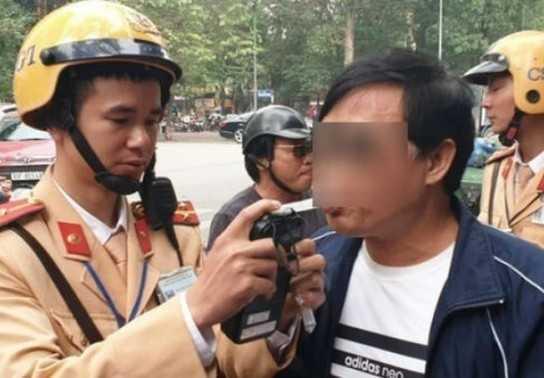 So với các quốc gia khác, xử phạt tài xế uống rượu bia tại Việt Nam vẫn còn... nhẹ chán