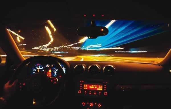 Kinh nghiệm lái xe an toàn vào ban đêm