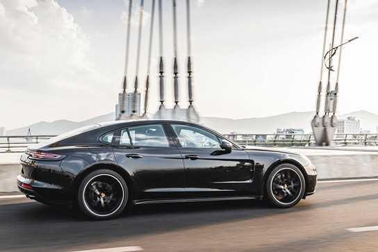 Chi tiết siêu xe Porsche Panamera 4 Sport Turismo giá hơn 5 tỷ tại Việt Nam