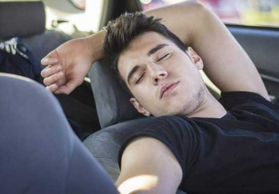 Làm sao để ngủ ngon trên ô tô?