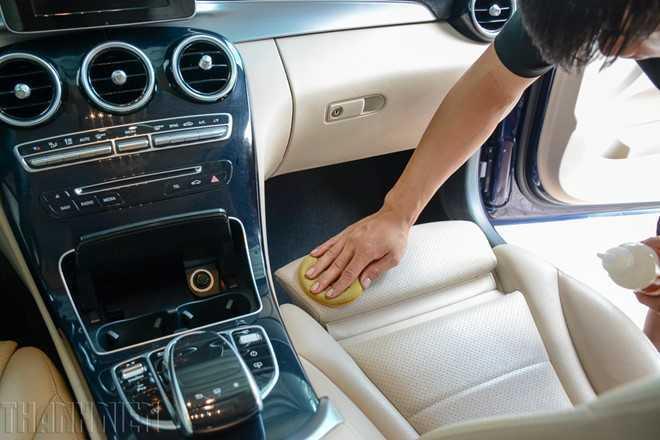 Các bước tẩy vết ố bẩn trên ghế da ô tô
