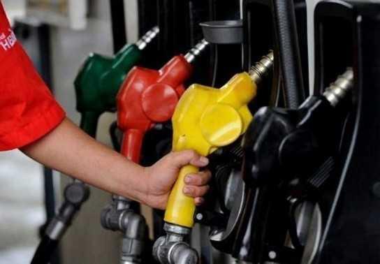 Ngửi mùi xăng nhiều có hại không? Cách sơ cứu ngộ độc xăng