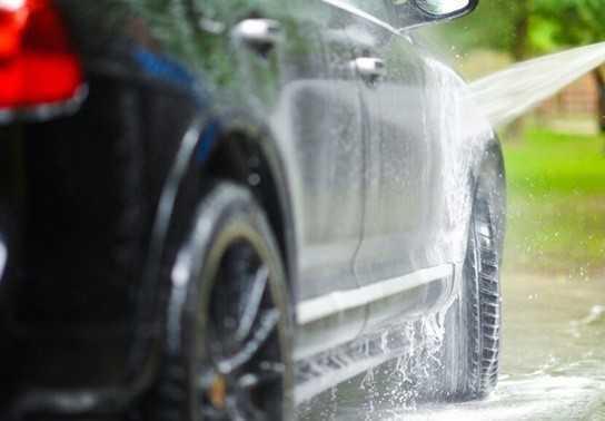 Hướng dẫn rửa "xế cưng" tại nhà đúng cách, giữ lớp sơn xe mới nguyên