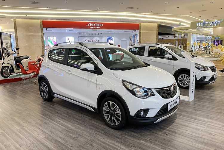 VinFast Fadil trưng bày trong một trung tâm thương mại ở Hà Nội