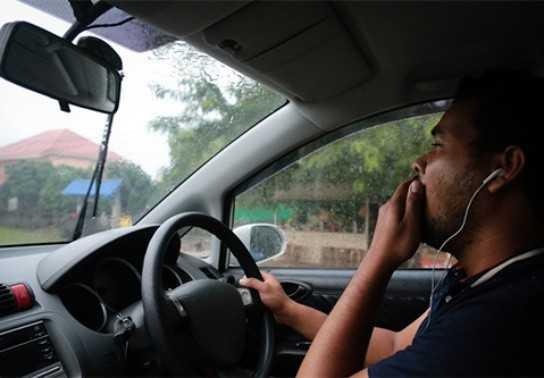 Những thói quen gây nguy hiểm khi lái xe cần phải bỏ ngay