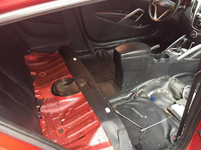 Chiếc Genesis nội thất dơ bẩn sau 1 năm sử dụng