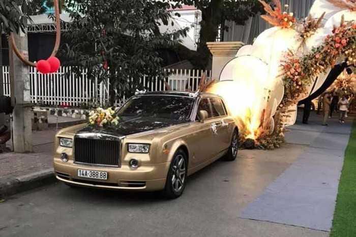 đầu xe Rolls-Royce Ghost