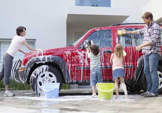 Tự rửa ô tô và những sai lầm
