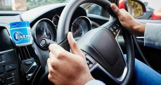 Duy trì sự tỉnh táo với cà phê, nước lọc và kẹo cao su