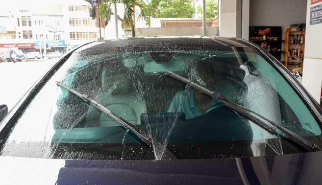 Cần gạt không khớp với kính