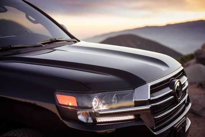Ngoại thất xe Toyota Land Cruiser mới