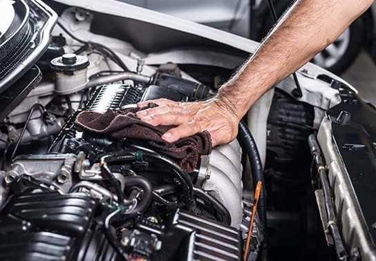 Rửa khoang máy ô tô - việc nên làm nhưng ít người để ý