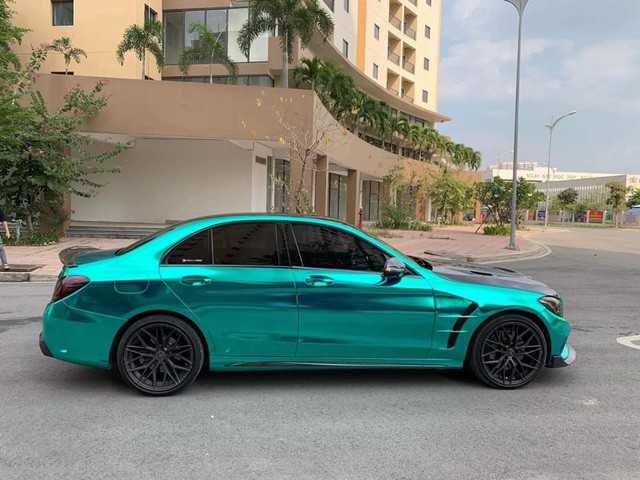 thân xe chiếc C 300 AMG