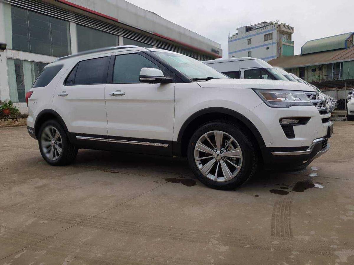 thân xe Ford Explorer