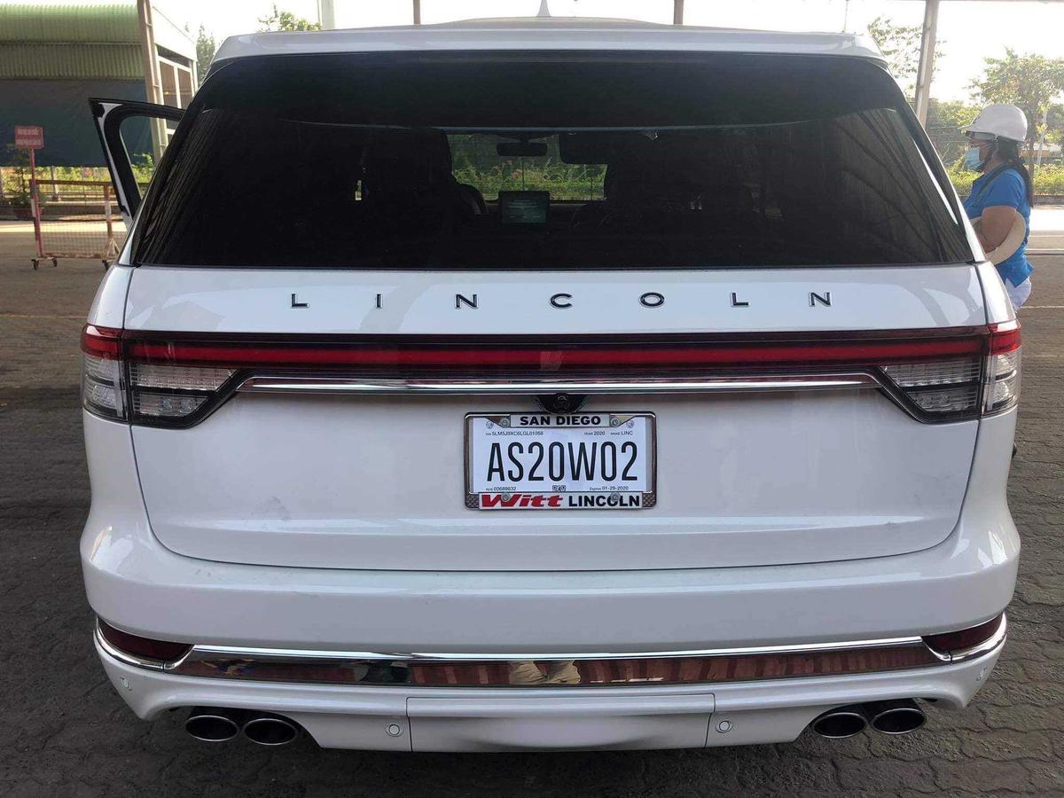 đuôi xe ô tô Lincoln Aviator 2020