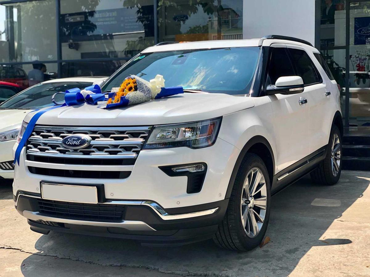 Ford Explorer giảm giá khủng gần 300 triệu đồng tại Việt Nam