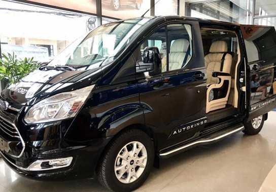 Chi tiết Ford Tourneo bản độ thành limousine sang chảnh tại Việt Nam