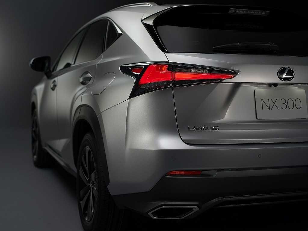 đuôi xe Lexus NX300 2020
