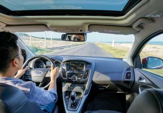 Chuyến hành trình hạnh phúc tự lái ôtô về quê