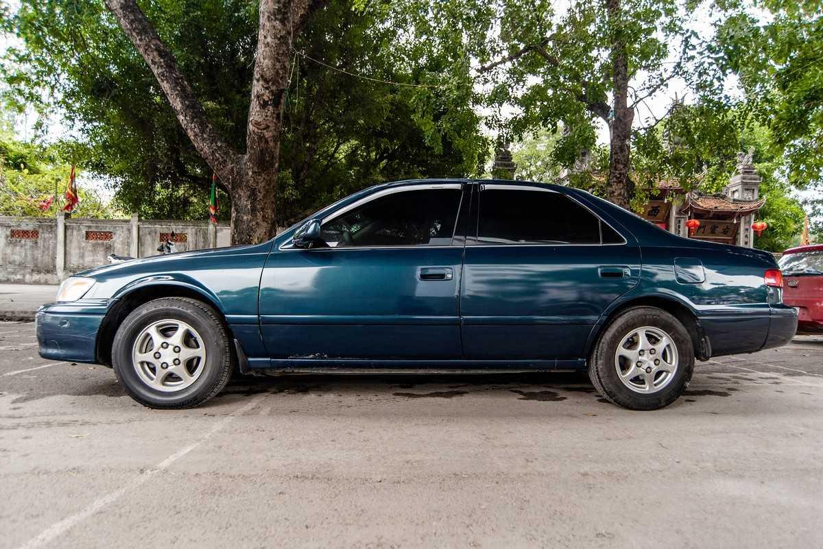 thân xe Toyota Camry 
