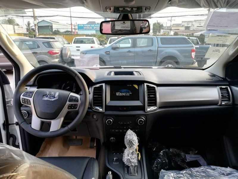 nội thất xe Ford Ranger Limted 2020