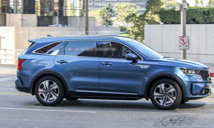 thân xe ô tô Kia Serento 2021