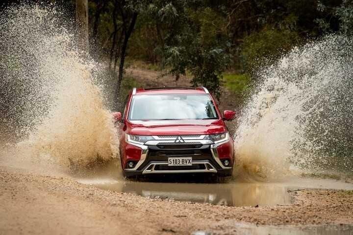 Xe ô tô Outlander 2020