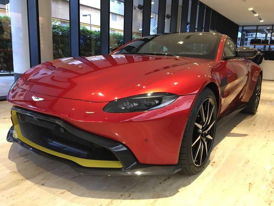 Chiêm ngưỡng siêu xe Aston Martin V8 Vantage chính hãng độ body-kit AMR cực độc và lạ tại Việt Nam