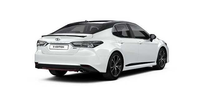 đuôi xe Toyota Camry S-Edition 2020