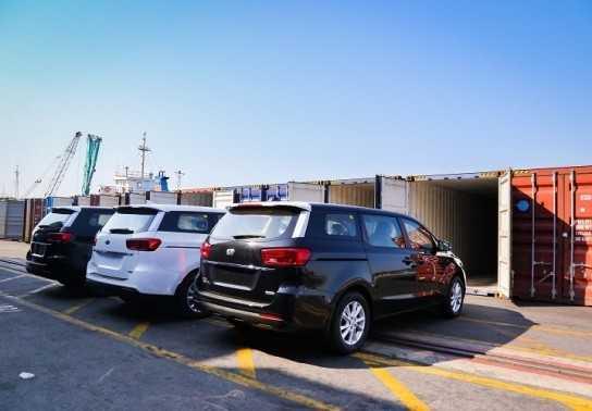 40 xe du lịch Kia Grand Carnival đầu tiên của Thaco được xuất khẩu sang Thái Lan