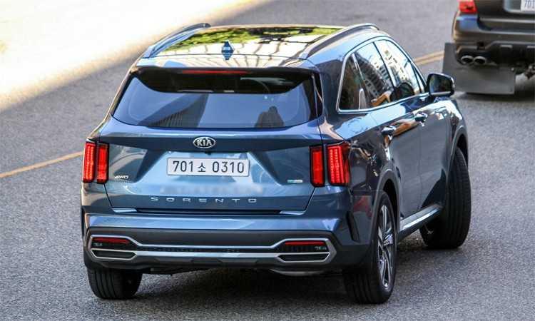 đuôi xe ô tô Kia Serento 2021