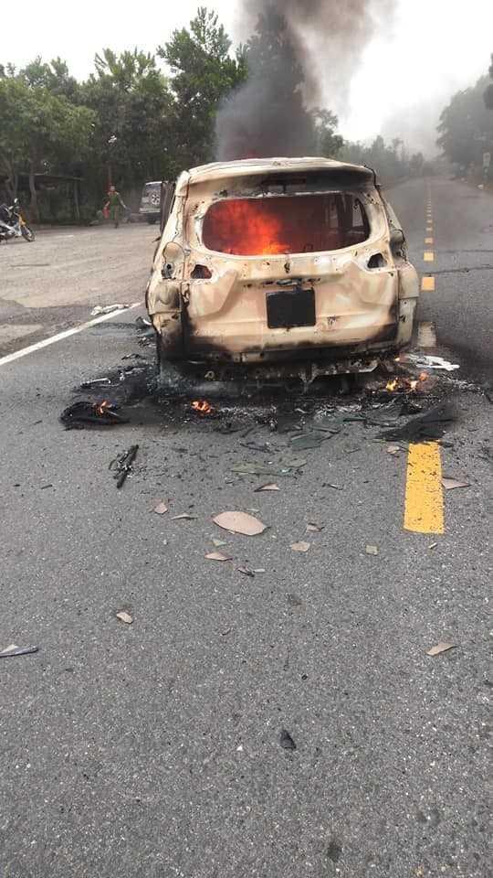 Xe ô tô Mitsubishi bốc cháy chưa rõ nguyên nhân khiến 2 người tử vong