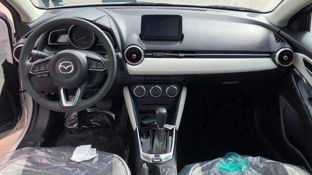 Bảng lái của Mazda 2 2020