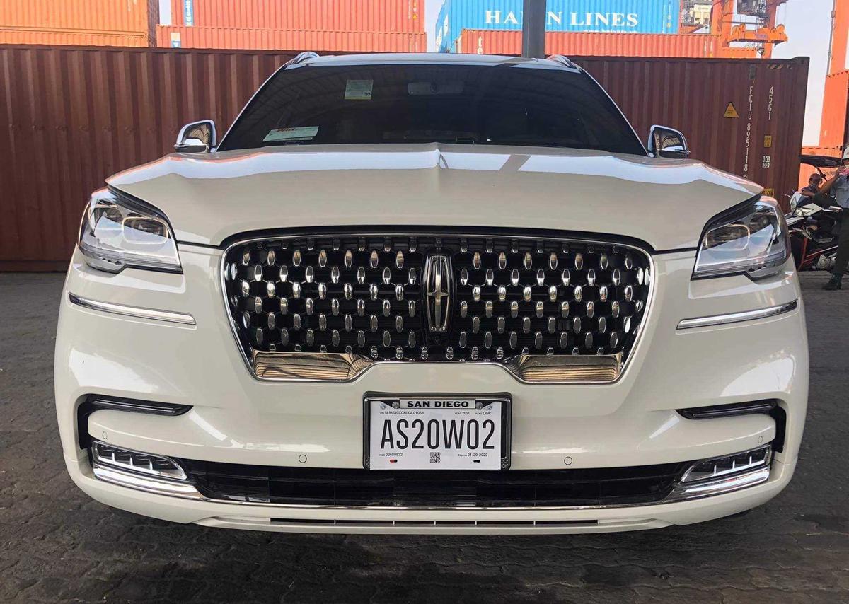 đầu xe ô tô Lincoln Aviator 2020